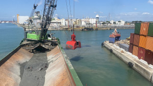 Dredging to restore the seabed of the Port of Livorno