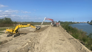 Coffrage des berges du canal Comessera