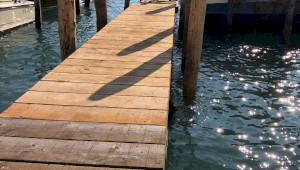 Reprise des structures des stations des bateaux-taxis de Venise