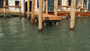 Entretien de la jetée dans le Canal Grande